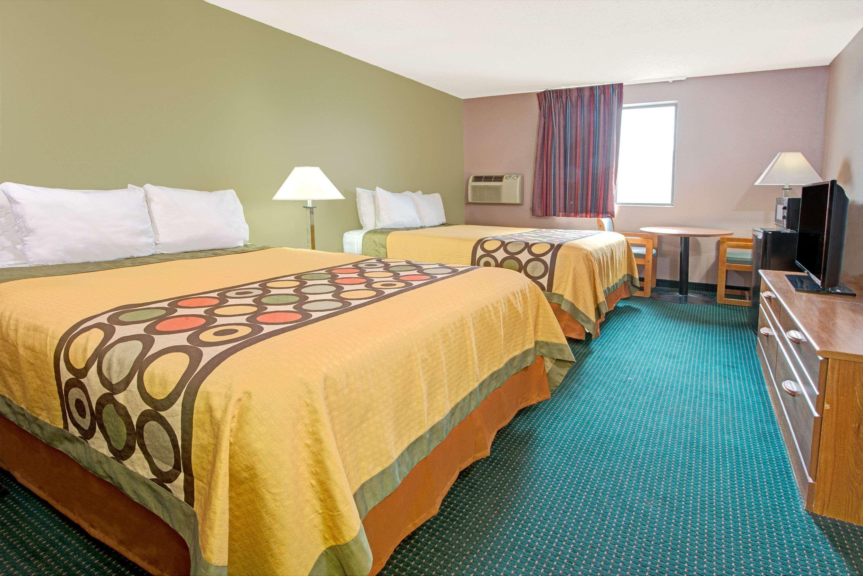 מלון Super 8 By Wyndham Eureka/Six Flags Nearby מראה חיצוני תמונה