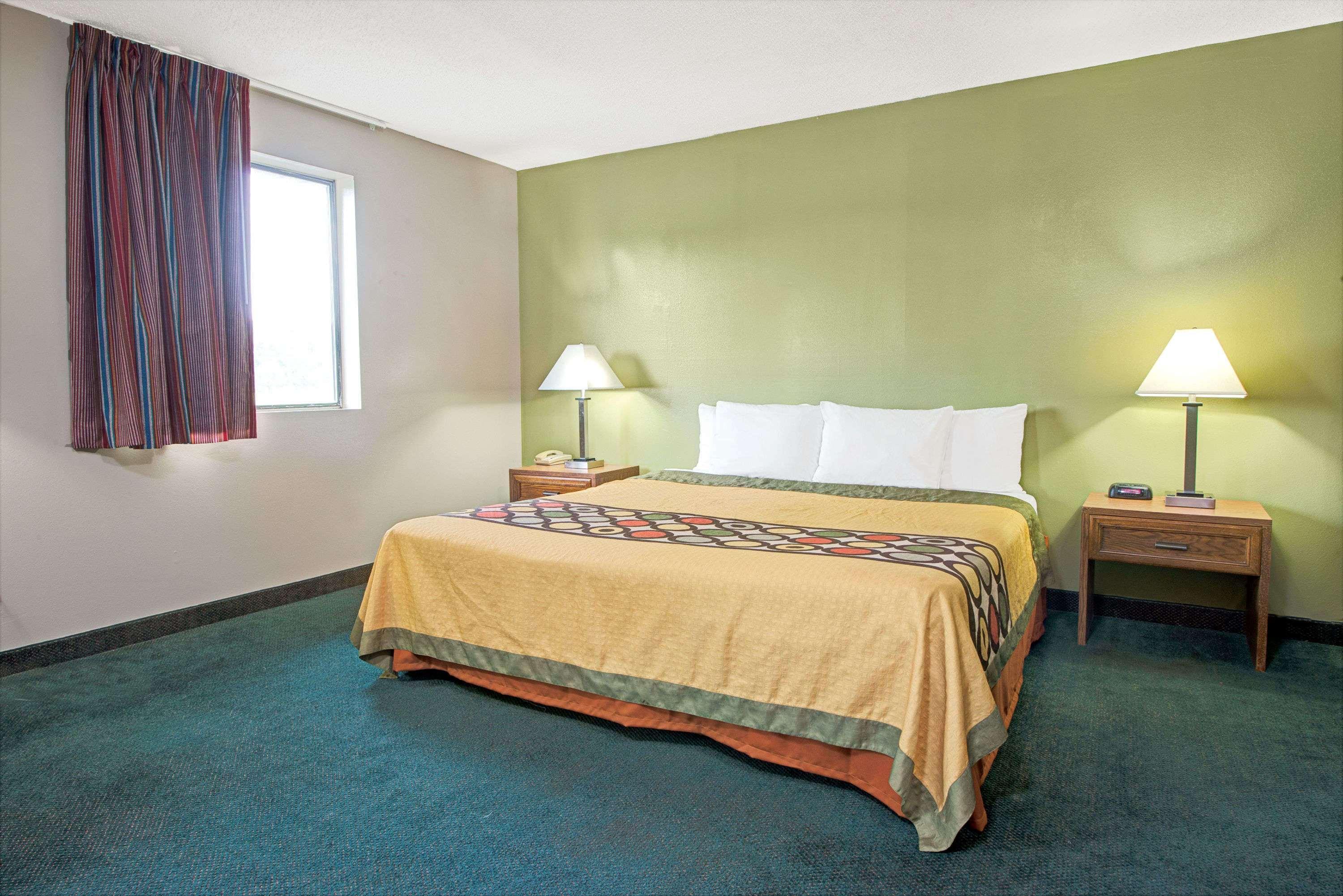 מלון Super 8 By Wyndham Eureka/Six Flags Nearby מראה חיצוני תמונה