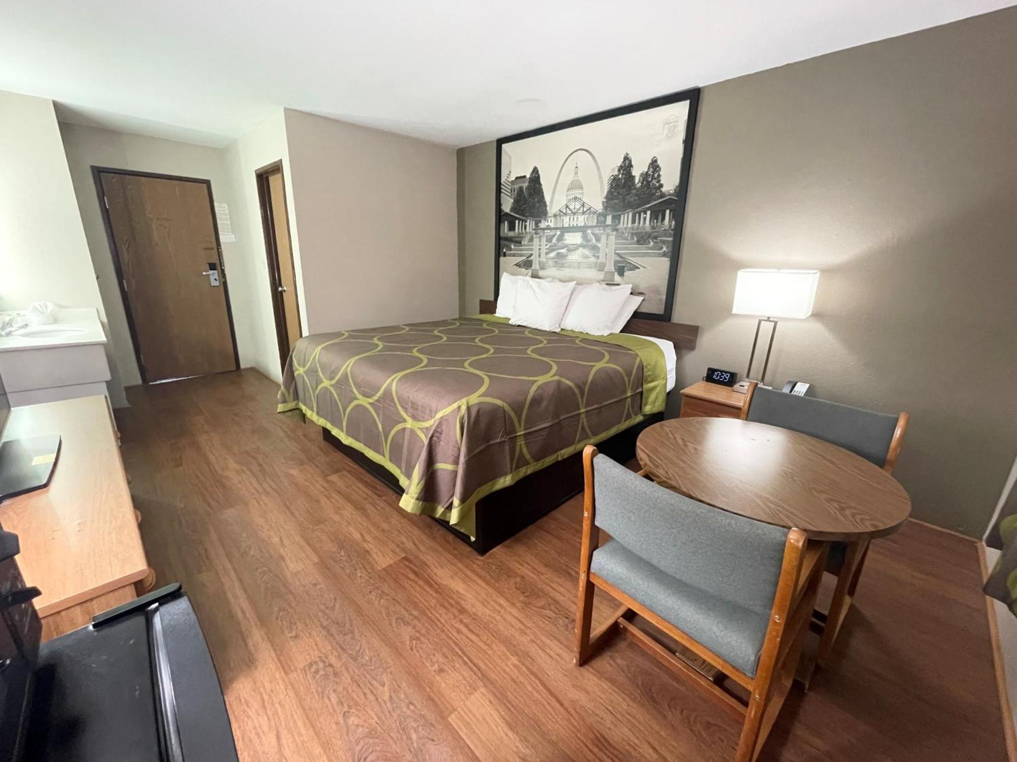 מלון Super 8 By Wyndham Eureka/Six Flags Nearby מראה חיצוני תמונה